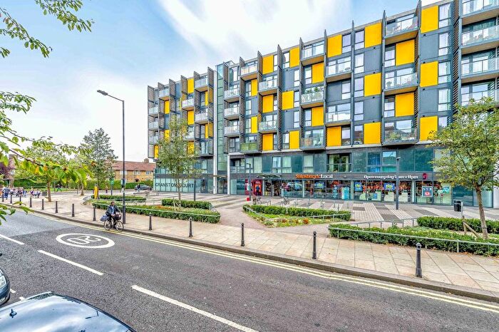 1 Bedroom Flat To Rent In Bloemfontein Road, Shepherds Bush, W12