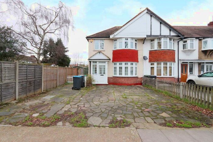 3 Bedroom Semi-Detached House To Rent In Clarence Avenue, New Malden, KT3