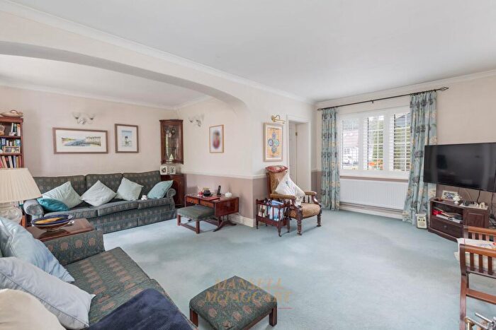 4 Bedroom Detached House For Sale In St. Marys Drive, Crawley, RH10
