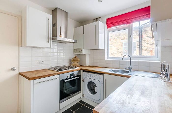 2 Bedroom Flat To Rent In Chesson Road, West Kensington, London, W14