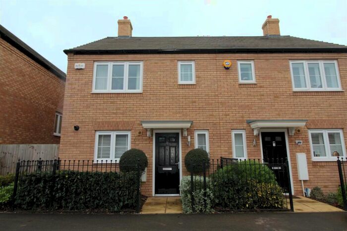 3 Bedroom Semi-Detached House To Rent In Irthlingborough Road North Wellingborough, NN8