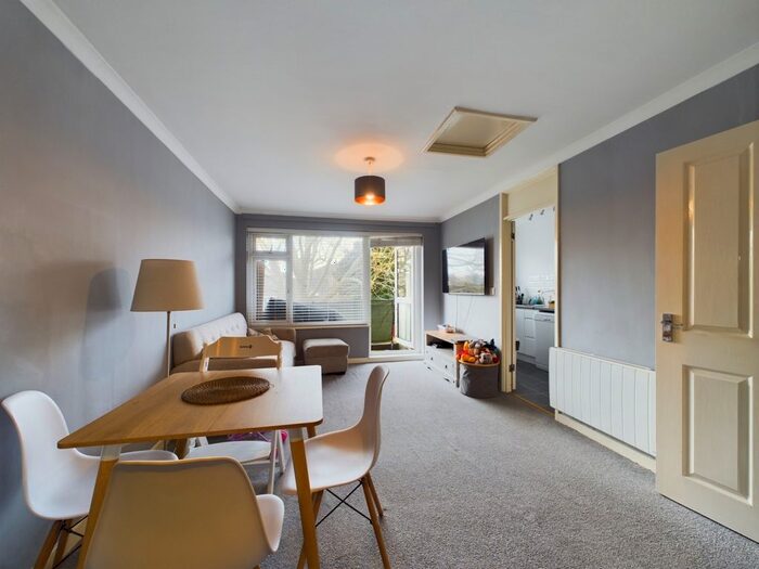 1 Bedroom Flat For Sale In Horley Howard Road, Surbiton, Surrey, KT5