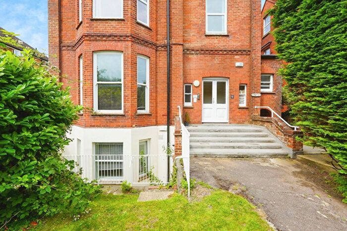 2 Bedroom Flat For Sale In Shorncliffe Road, Folkestone, Kent, CT20