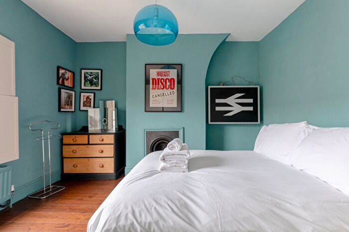 2 Bedroom Property To Rent In Stoke Place, London ., NW10