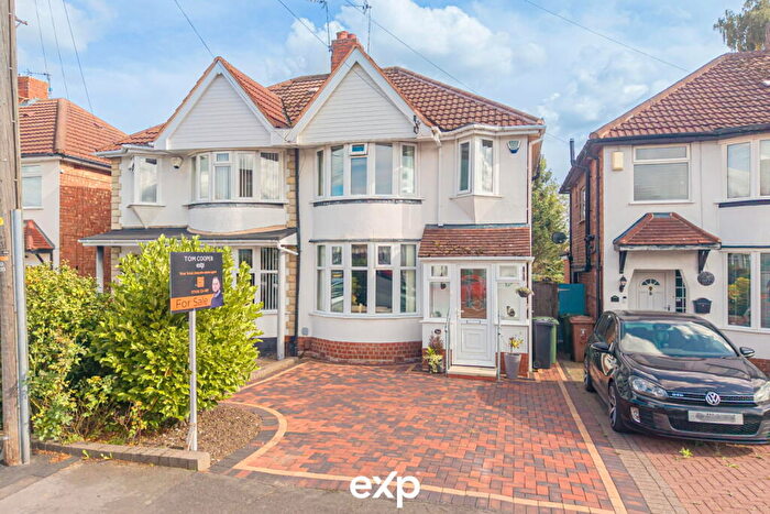 3 Bedroom Semi Detached House For Sale In Rock Road, Solihull, B92