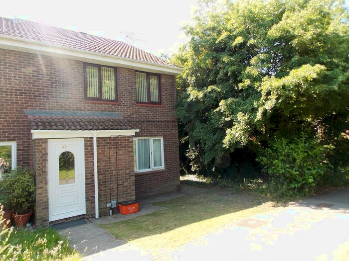 1 Bedroom Flat To Rent In Chandos Close, Swindon, Wiltshire, SN5