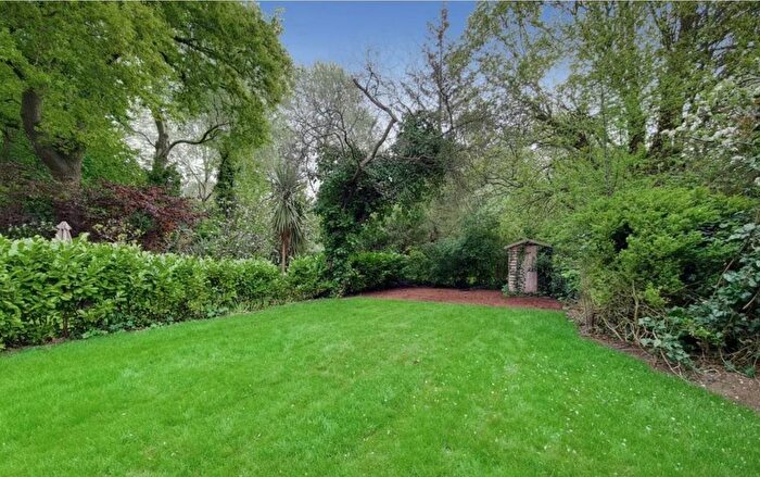 1 Bedroom Flat To Rent In Midholm Close, Hampstead Garden Suburb, NW11