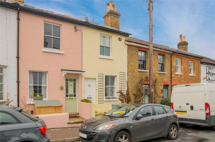 2 Bedroom House To Rent In Albert Road, Richmond, Uk, TW10