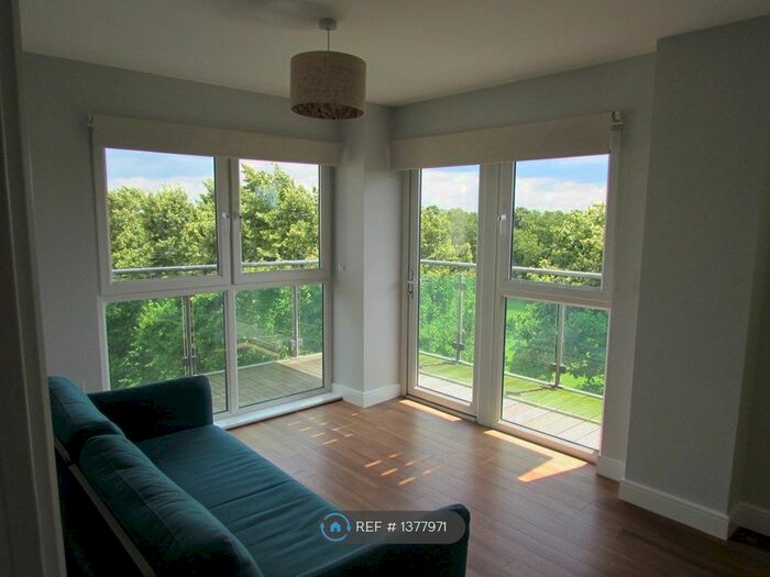 1 Bedroom Flat To Rent In Roehampton House, Dagenham, RM8
