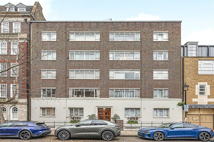 2 Bedroom Flat To Rent In Waverley Court, - Beaumont Street, London, W1G