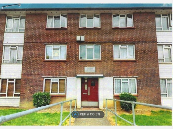 2 Bedroom Flat To Rent In Highfield Road, Romford, RM5