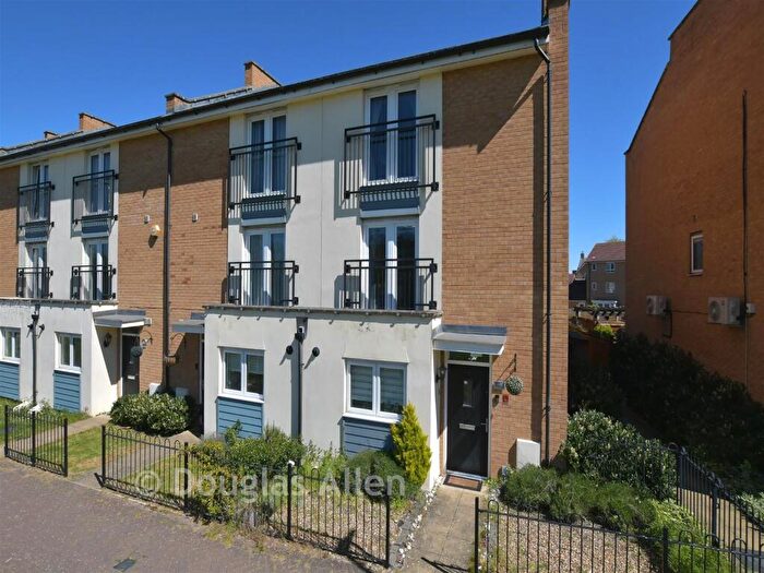 4 Bedroom Semi-Detached House For Sale In Clenshaw Path, Basildon, Essex, SS14