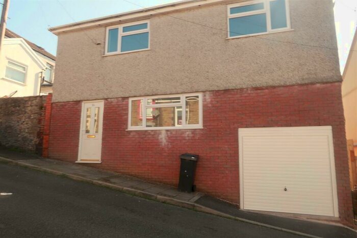 3 Bedroom Detached House To Rent In Victoria Street, Treharris, CF46
