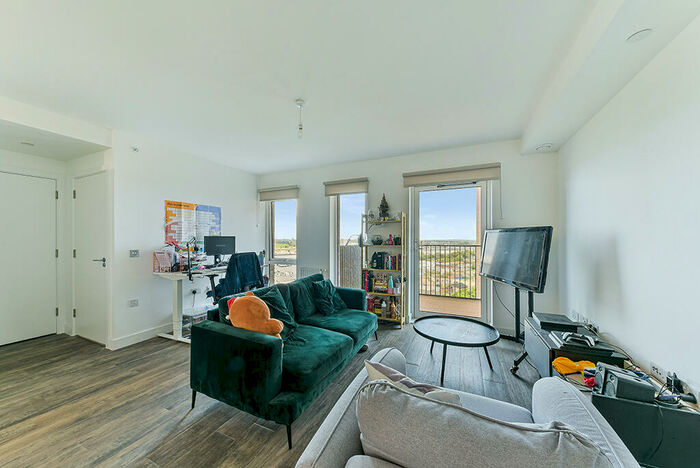 2 Bedroom Apartment To Rent In Millet Place, Pontoon Dock London, E16