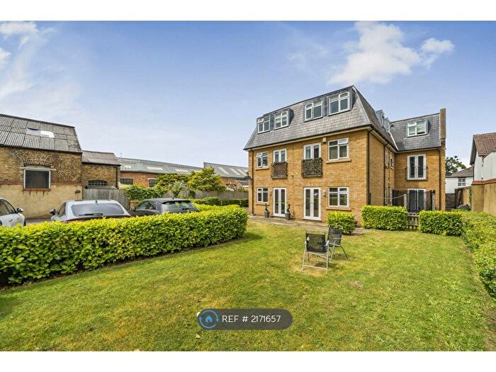 2 Bedroom Flat To Rent In Stanley Apartments, Bromley, BR2