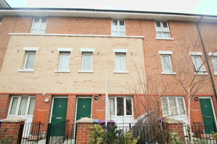 3 Bedroom Town House To Rent In Alexandra Road, Liverpool, L7