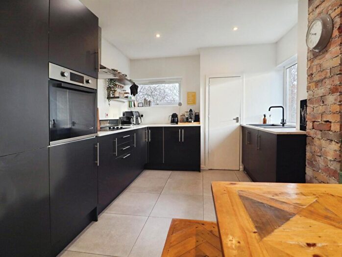 2 Bedroom Apartment For Sale In Quarry Close, Cardiff, CF5