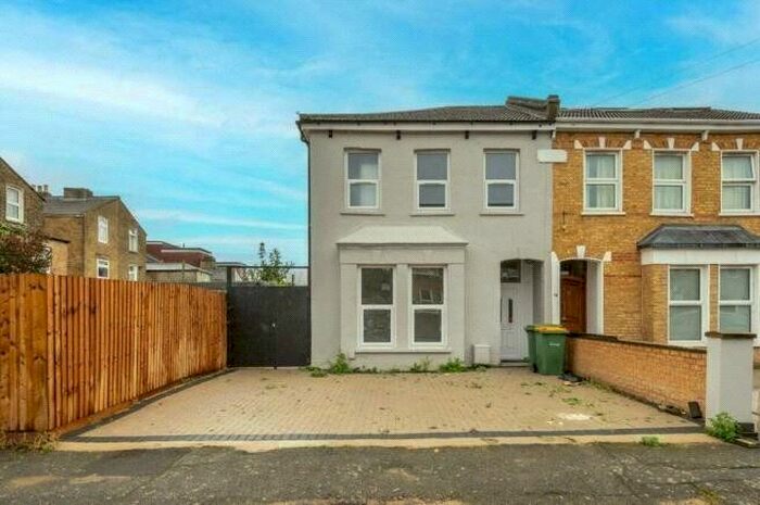 4 Bedroom Property To Rent In Knox Road, Forest Gate, E7