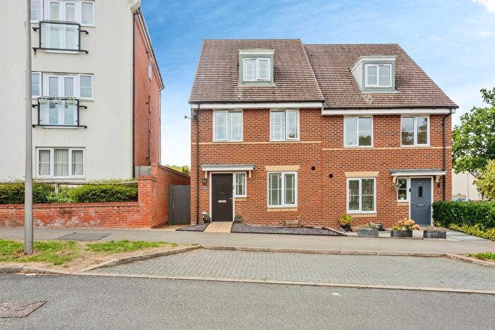 4 Bedroom Semi-detached House For Sale In San Andres Drive, Bletchley, Milton Keynes, MK3