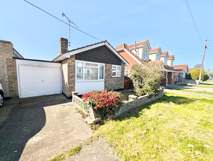 1 Bedroom Bungalow For Sale In Geylen Road, Canvey Island, SS8