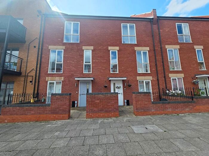 4 Bedroom Town House For Sale In High Street, Upton, Northampton, NN5