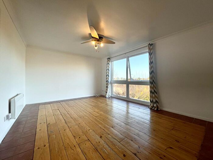 2 Bedroom Flat To Rent In Silverstone Court, Bromley, BR1