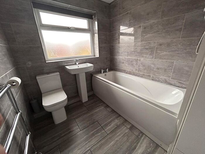 3 Bedroom Semi-Detached House To Rent In Warner Avenue Barnsley, S75