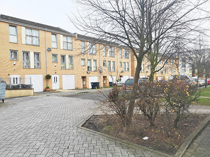 4 Bedroom Town House For Sale In Fortune Avenue, Edgware, Middlesex, HA8