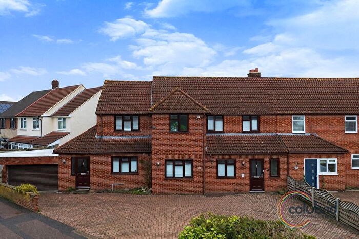 5 Bedroom Semi Detached House For Sale In Coniston Way, Hornchurch, RM12