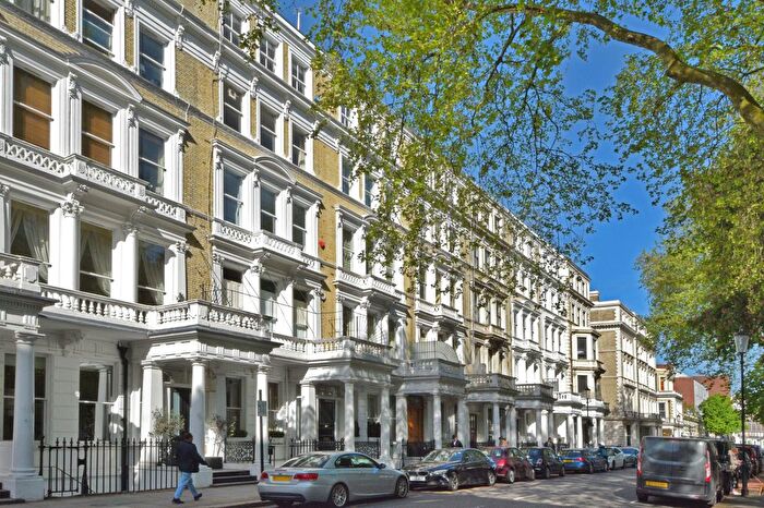Terraced House To Rent In Courtfield Gardens, London, SW5