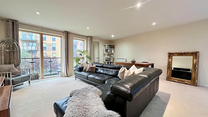 2 Bedroom Flat To Rent In Durnsford Road, London, SW19