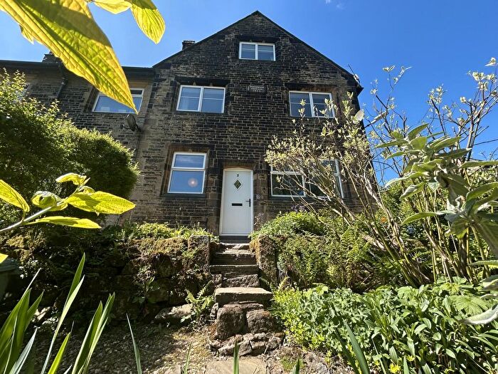 3 Bedroom End Of Terrace House For Sale In Robinwood Terrace, Todmorden, OL14
