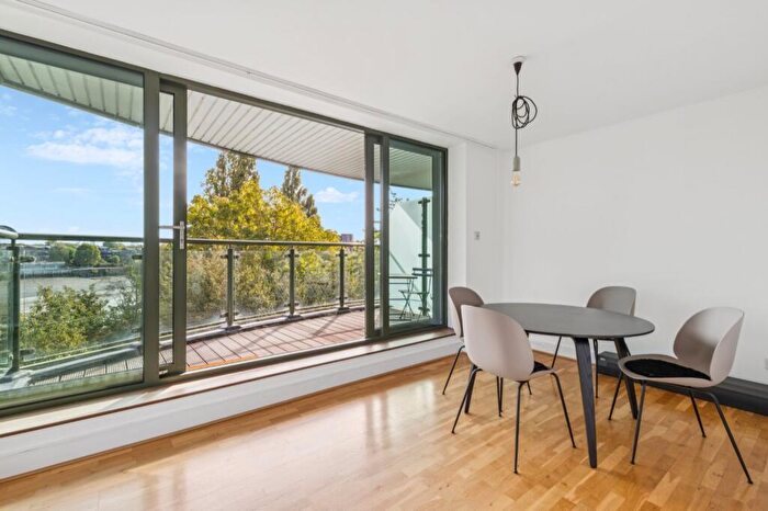 2 Bedroom Flat To Rent In Brasenose Drive, Barnes, SW13