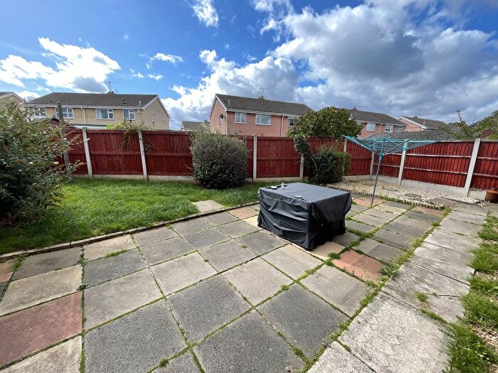 2 Bedroom Detached Bungalow To Rent In The Lings, Armthorpe, Doncaster, DN3
