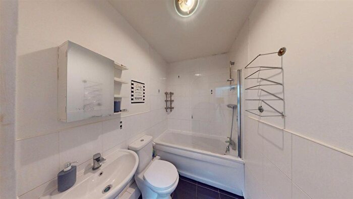 2 Bedroom Flat For Sale In Dorchester Avenue, Walton Le Dale, Preston, PR5