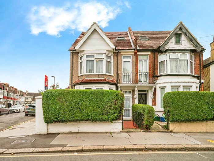 6 Bedroom Semi-Detached House For Sale In Bensham Lane, Croydon, Surrey, CR0