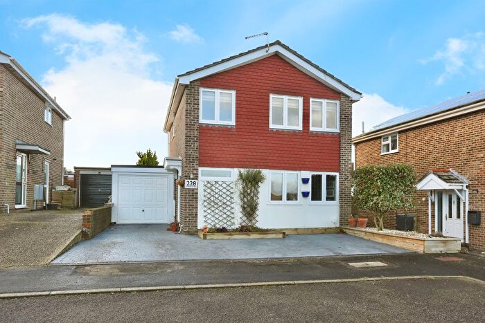 3 Bedroom Detached House For Sale In Cranbourne Park, Hedge End, Southampton, SO30