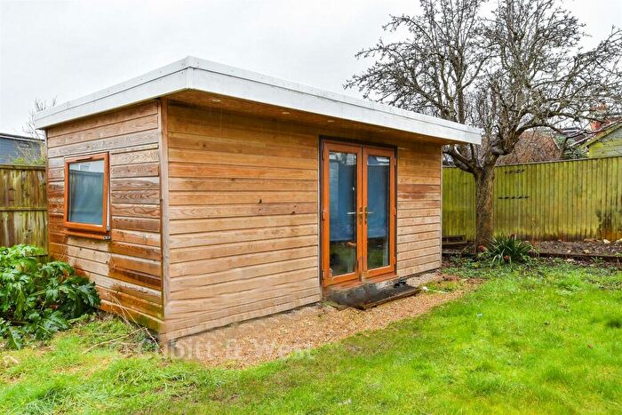 4 Bedroom Chalet For Sale In Eskbank Avenue, Brighton, East Sussex, BN1