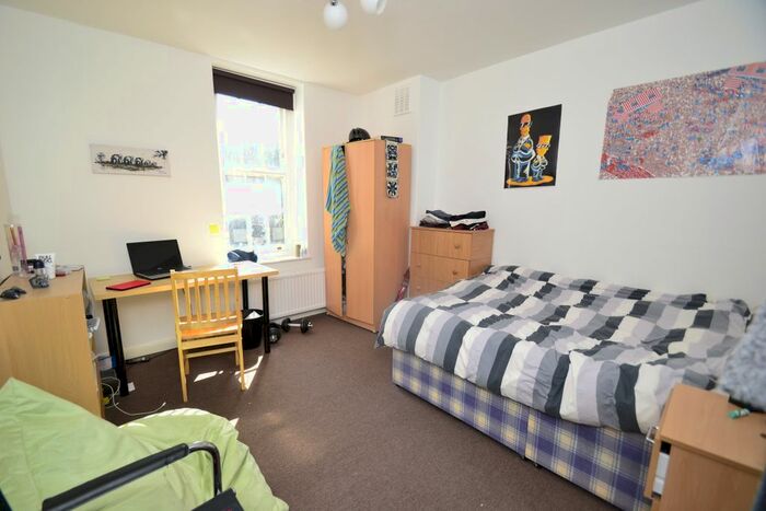 3 Bedroom Flat To Rent In Halton Road, London, N1