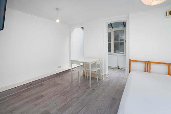 Apartment To Rent In Pratt Street, London, NW1