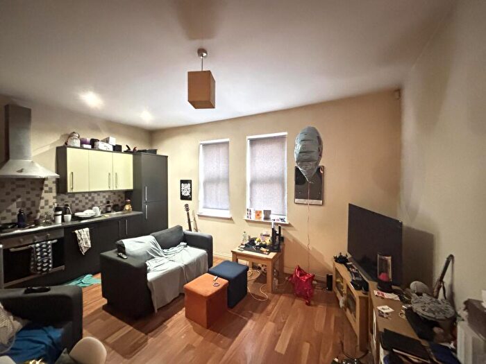 1 Bedroom House To Rent In Brudenell Grove, Leeds, LS6