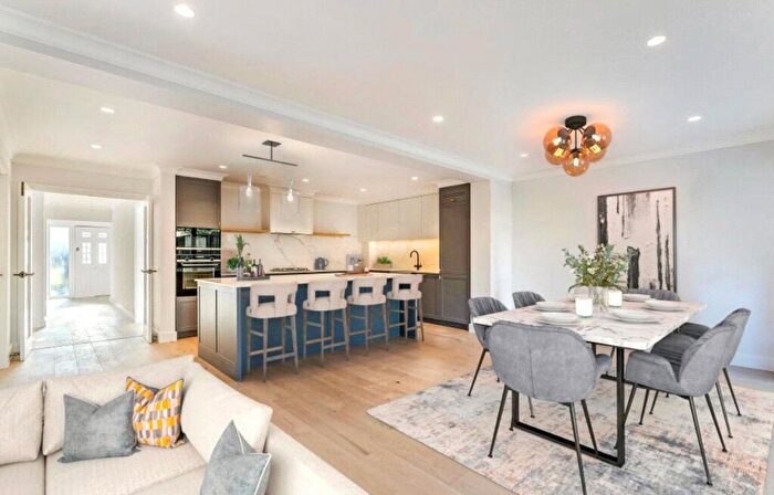 4 Bedroom Detached House To Rent In Berwick Close, Buckinghamshire, HP9