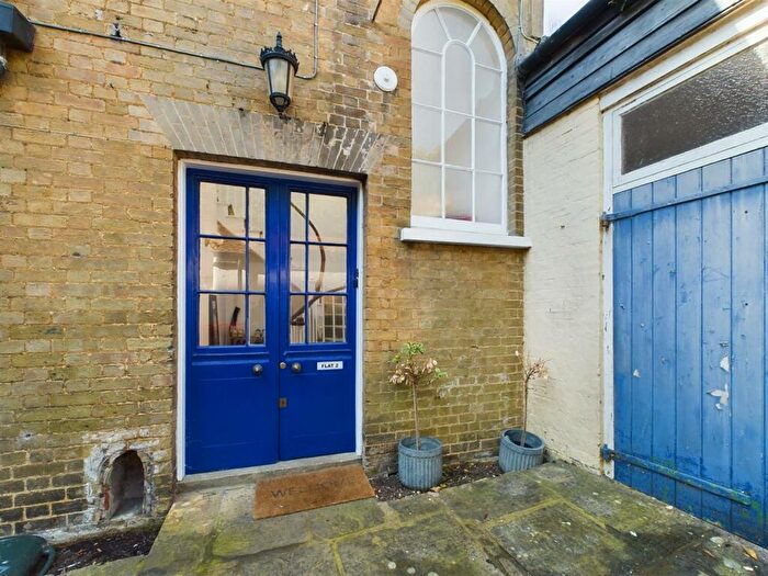 3 Bedroom Maisonette To Rent In Sun Street, Hitchin, Hertfordshire, SG5