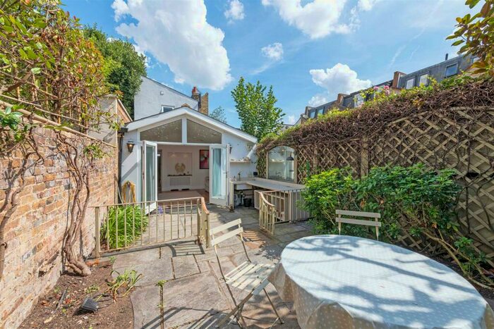 2 Bedroom Cottage To Rent In Cross Street, London, SW13