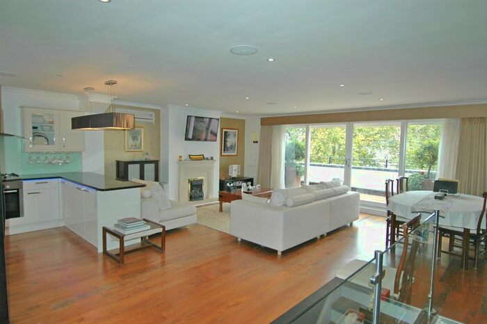 3 Bedroom Maisonette To Rent In St. Georges Square, London, SW1V