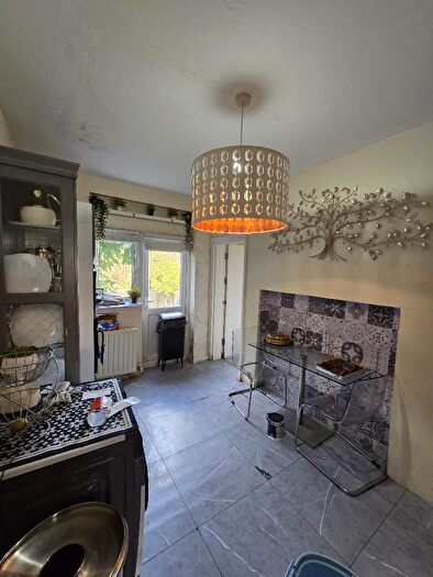 6 Bedroom Semi-Detached House For Sale In Haycroft Gardens, London, NW10