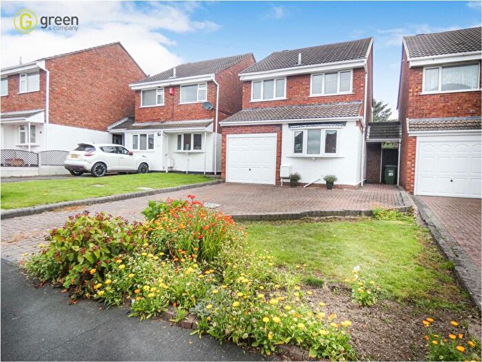 3 Bedroom Detached House To Rent In Stephenson Close, Glascote, B77