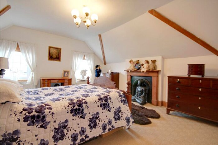 4 Bedroom House For Sale In Chertsey, Surrey, KT16