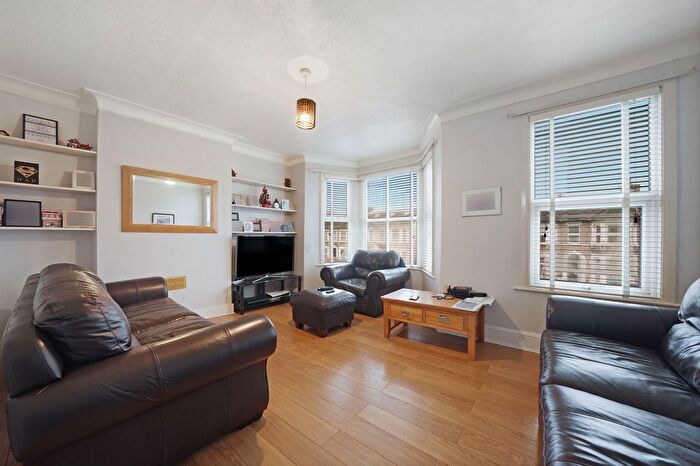 2 Bedroom Flat For Sale In Elgin Road, Ilford, IG3