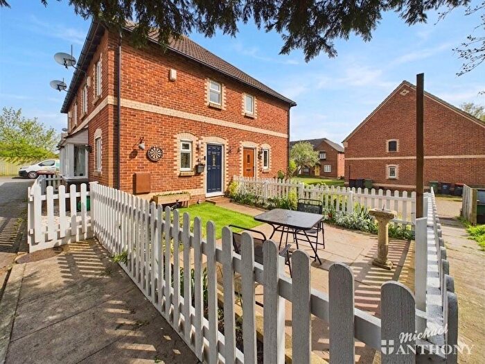 2 Bedroom Cluster House For Sale In Augustus Road, Hockliffe, Leighton Buzzard, Bedfordshire, LU7